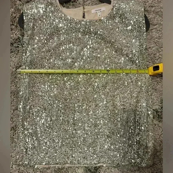 - Holiday sparkle shirt size M (K100) - Picture 9 of 11